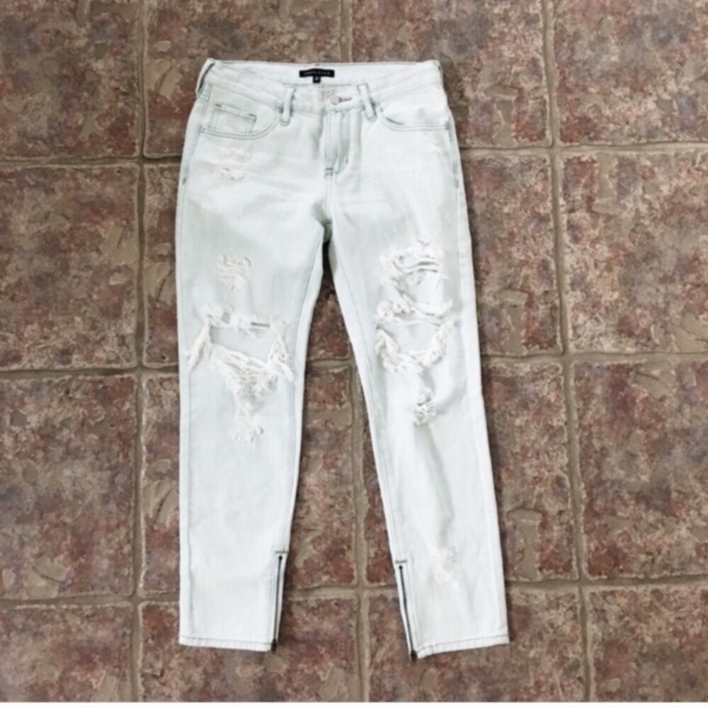 Kendall & Kylie Destroyed Boyfriend Jeans